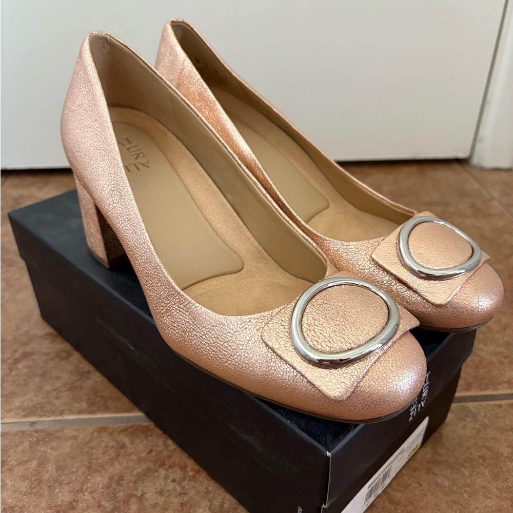Naturalizer Wright Pink Pebbled Leather Pumps